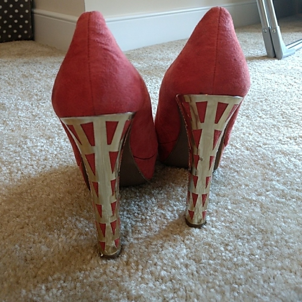 Heels - Picture 4 of 4